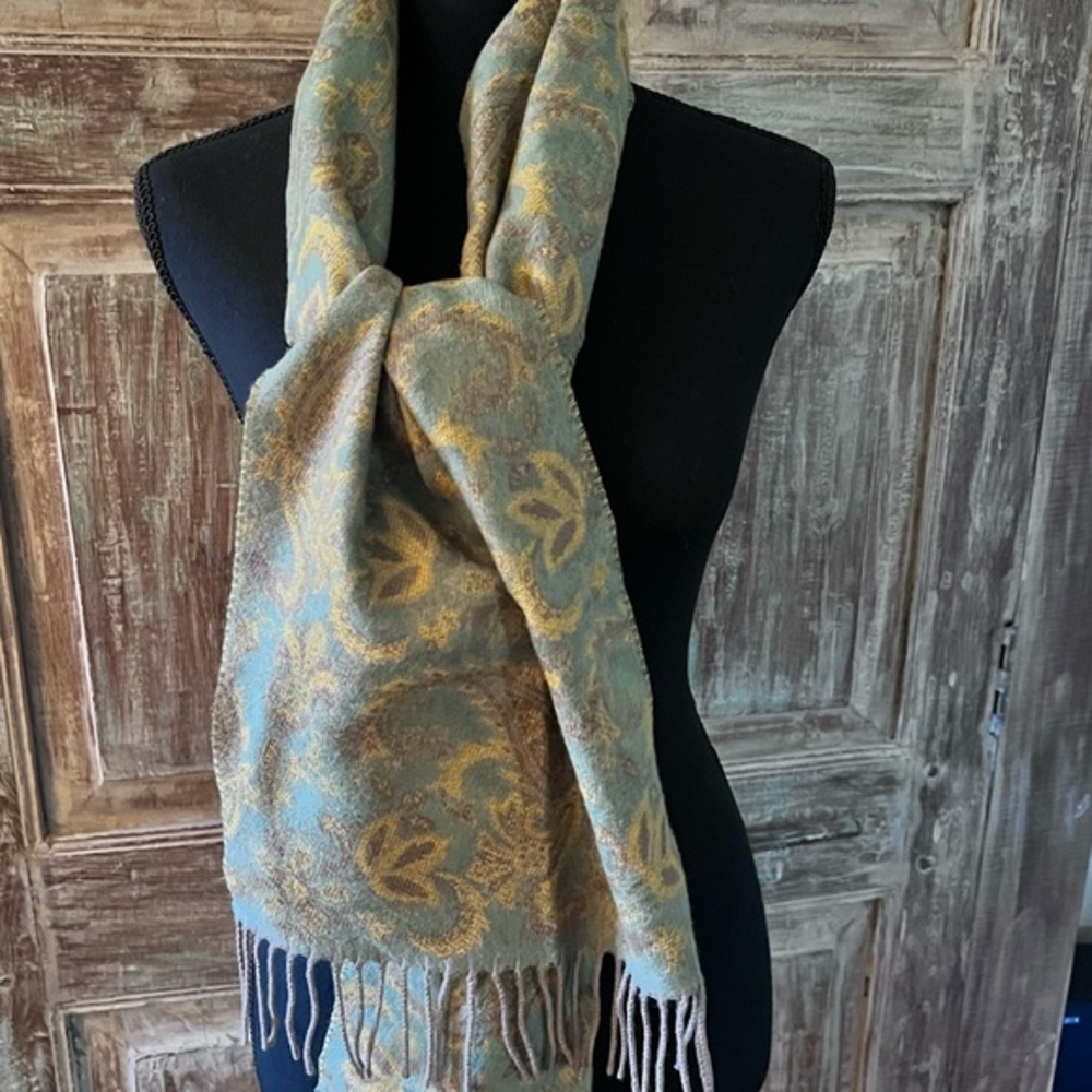 Elegant Paisley Scarf with Fringe